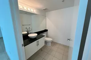 31 SE 5th St, Miami, FL 33131 - Photo 9