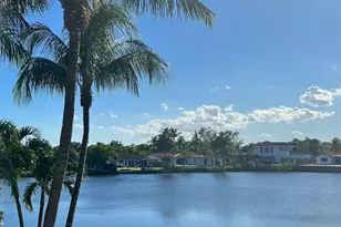 2390 NE 199th St, Aventura, FL 33180 - Photo 3