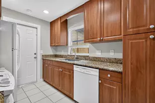 1058 Fernlea Dr, West Palm Beach, FL 33417 - Photo 11
