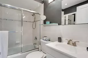 121 Golden Isles Dr, Hallandale Beach, FL 33009 - Photo 21