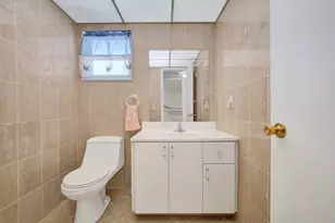 610 NE 12th Ave, Hallandale Beach, FL 33009 - Photo 25