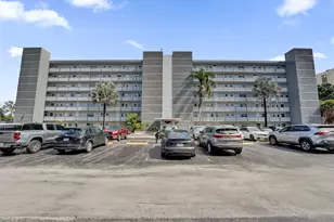 610 NE 12th Ave, Hallandale Beach, FL 33009 - Photo 5
