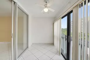 610 NE 12th Ave, Hallandale Beach, FL 33009 - Photo 11