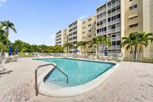 610 NE 12th Ave, Hallandale Beach, FL 33009 - Photo 9