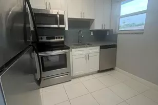 1001 SE 3rd St, Deerfield Beach, FL 33441 - Photo 3