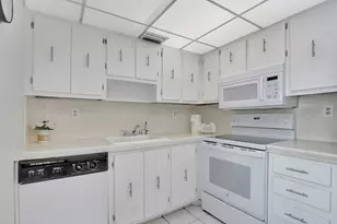 204 Burgundy E, Delray Beach, FL 33484 - Photo 11