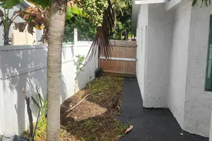225 S Sequoia Dr, West Palm Beach, FL 33409 - Photo 25