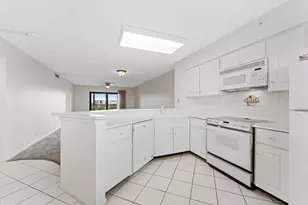 2112 S Cypress Bend Dr, Pompano Beach, FL 33069 - Photo 9