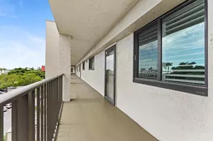 2112 S Cypress Bend Dr, Pompano Beach, FL 33069 - Photo 5