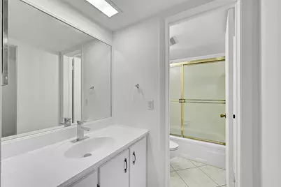 2304 S Cypress Bend Drive #512, Pompano Beach, FL 33069 - Photo 9