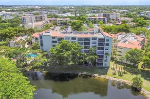 2304 S Cypress Bend Dr, Pompano Beach, FL 33069 - Photo 19