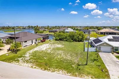 623 NE 7th Terrace, Cape Coral, FL 33909 - Photo 3