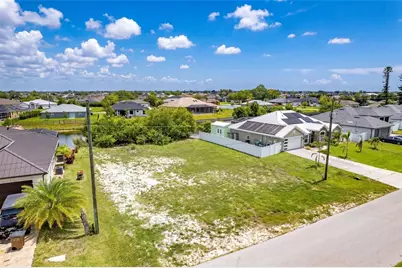 623 NE 7th Terrace, Cape Coral, FL 33909 - Photo 5