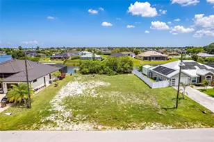 623 NE 7th Terrace, Cape Coral, FL 33909 - Photo 1