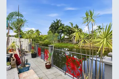 707 SW 3rd Avenue, Hallandale Beach, FL 33009 - Photo 23