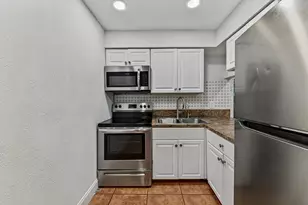 825 SW 10th St, Hallandale Beach, FL 33009 - Photo 17