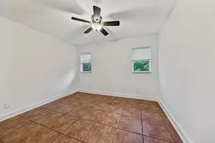 825 SW 10th St, Hallandale Beach, FL 33009 - Photo 23