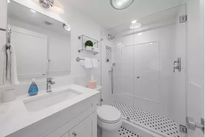 401 Peruvian Avenue #303, Palm Beach, FL 33480 - Photo 13