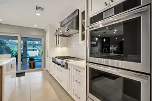 738 Middle River Dr, Fort Lauderdale, FL 33304 - Photo 17