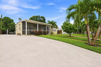 560 Seagrape Road, Lantana, FL 33462 - Photo 1