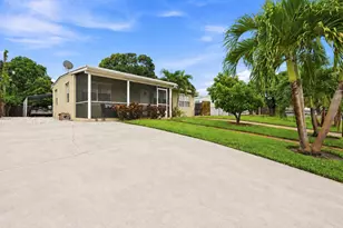560 Seagrape Rd, Lantana, FL 33462 - Photo 1