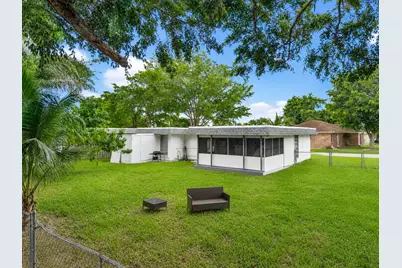 6807 NW 80th Court, Tamarac, FL 33321 - Photo 17