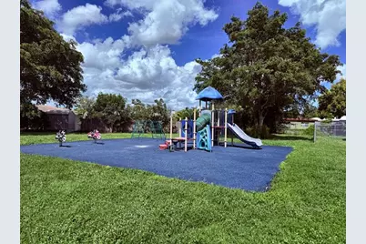 6807 NW 80th Court, Tamarac, FL 33321 - Photo 23