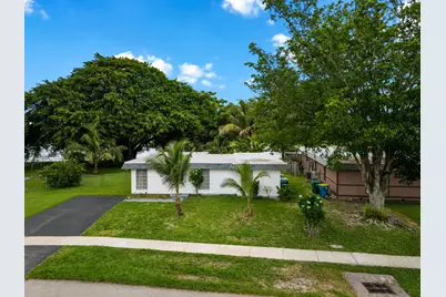 6807 NW 80th Court, Tamarac, FL 33321 - Photo 3