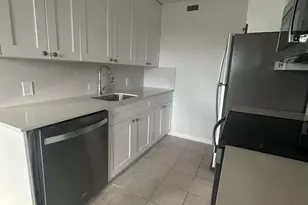 4119 Newport U, Deerfield Beach, FL 33442 - Photo 3