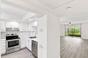 1100 Colony Point Cir, Pembroke Pines, FL 33026 - Photo 7