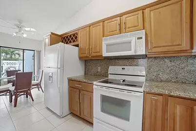 6676 Canary Palm Circle #19, Boca Raton, FL 33433 - Photo 9