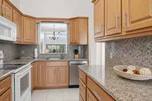6676 Canary Palm Cir, Boca Raton, FL 33433 - Photo 7