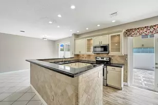 1365 NW 154th Ln, Pembroke Pines, FL 33028 - Photo 9