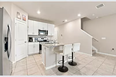 3570 San Bernardino Way, Palm Springs, FL 33461 - Photo 11