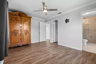 257 SW Thornhill Dr, Port Saint Lucie, FL 34984 - Photo 11
