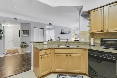8303 Myrtlewood Circle W, Palm Beach Gardens, FL 33418 - Photo 7