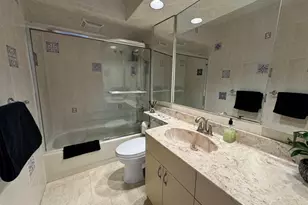 1728 NE 40th St, Oakland Park, FL 33334 - Photo 25
