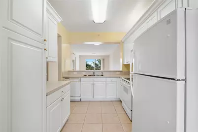 7765 Yardley Drive #403, Tamarac, FL 33321 - Photo 3
