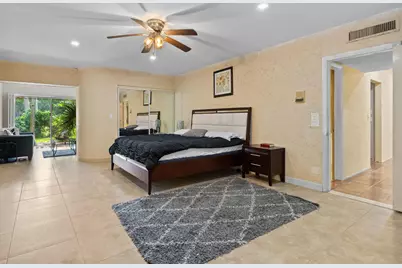 5104 White Oak Lane E, Tamarac, FL 33319 - Photo 7
