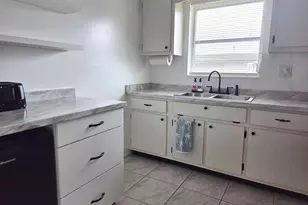 2867 Ashley Dr W, West Palm Beach, FL 33415 - Photo 7