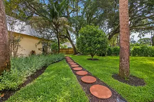 2425 Niki Jo Ln, Palm Beach Gardens, FL 33410 - Photo 3