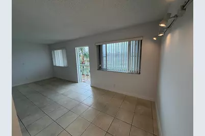 700 Village Green Court #314, Palm Springs, FL 33461 - Photo 9