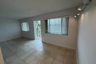 700 Village Green Ct, Palm Springs, FL 33461 - Photo 9