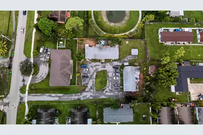 3883 Park Lane, Palm Springs, FL  - Photo 9