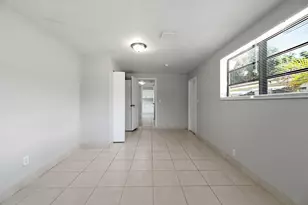 3427 NW 37th St, Lauderdale Lakes, FL 33309 - Photo 17