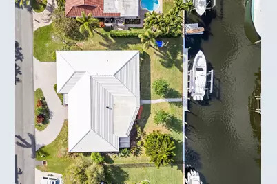 8945 SE Harbor Island Way, Hobe Sound, FL 33455 - Photo 13