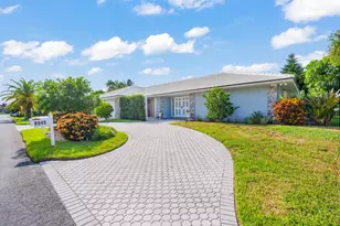 8945 SE Harbor Island Way, Hobe Sound, FL 33455 - Photo 1