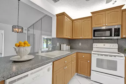 2129 SW 17th Circle, Deerfield Beach, FL 33442 - Photo 5