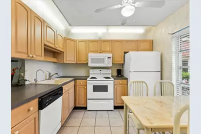 341 A Covered Bridge Boulevard, Lake Worth, FL 33467 - Photo 9