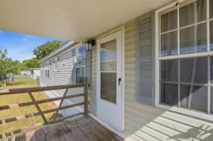 407 NE 9th Ave, Okeechobee, FL 34972 - Photo 3
